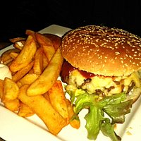 [Translate to Englisch:] Sailors Pub Essen Burger 