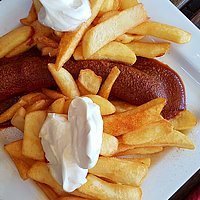 [Translate to Englisch:] Sailors Pub Essen Rüttenscheid Pommes Currywurst